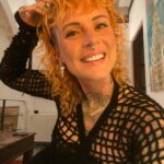 Jennifer Weist Instagram - Frohes Neues - kann man das heute noch sagen? Ich wünsche uns allen ganz viel Gesundheit, sowohl körperliche, als auch mentale. Denn das ist glaube ich immer noch ein großes Thema in unserer Gesellschaft. Ganz oft gestehen wir uns nicht ein, dass es uns nicht gut geht, machen einfach weiter, weil wir denken, dass wir funktionieren müssen. Da wünsche ich uns allen, dass wir mehr auf uns Acht geben, Selfcare betreiben und uns eine Pause nehmen, wenn wir merken, dass wir sie brauchen. Dann wünsch uns noch ganz viel Liebe. Dass wir von Menschen umgeben sind die wir schätzen und die uns schätzen. Und dass wir Menschen gehen lassen, die uns nicht gut tun. Außerdem wünsche ich uns ganz viel Erfolg, bei allem was wir vorhaben, dazu gehört natürlich auch Resilienz und Durchhaltevermögen. Und last but not least wünsche ich uns ganz viel Spaß und Freude im Leben, denn das macht alles um einiges leichter. Happy 2024!
