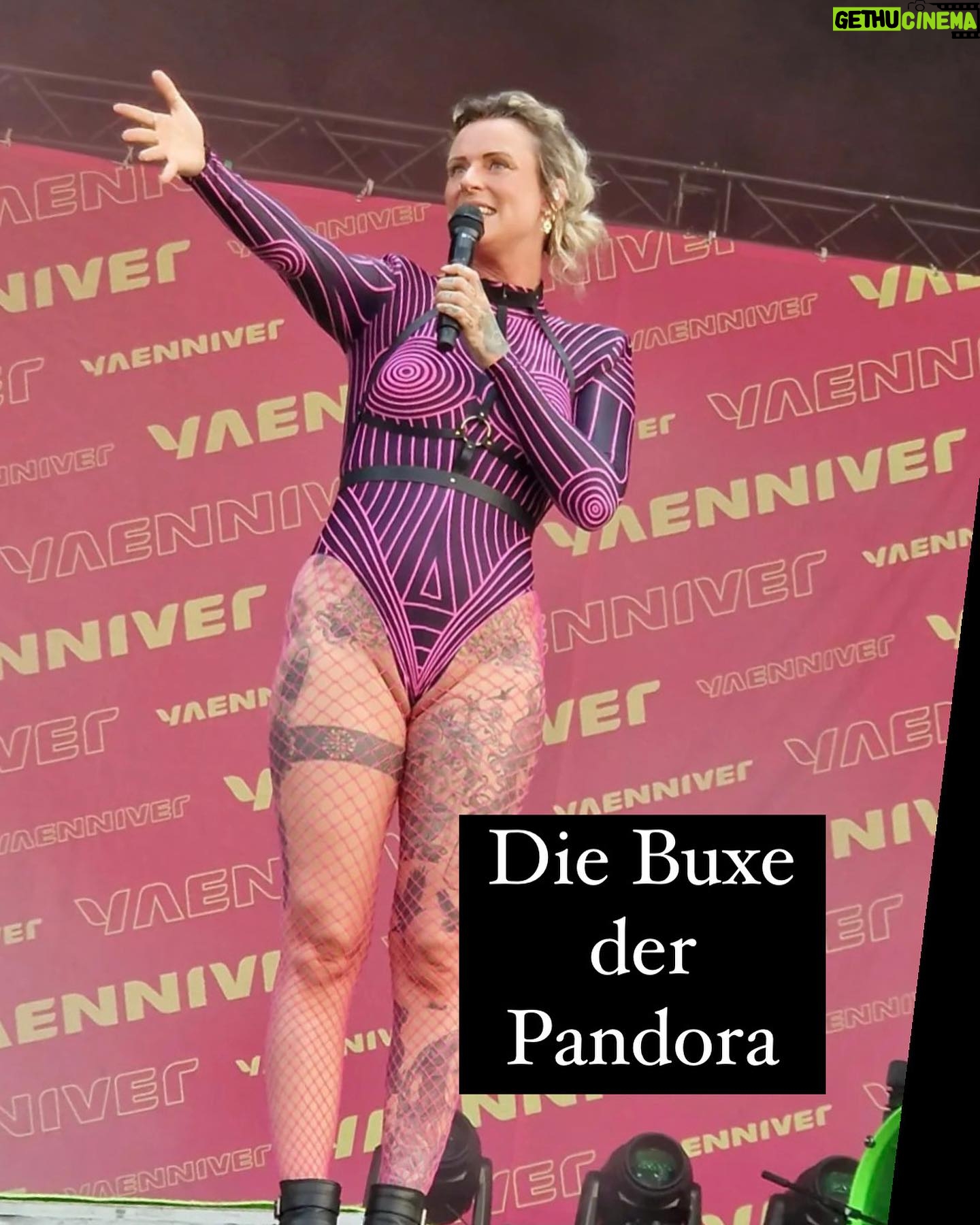 Jennifer Weist - 15.4K Likes - Teil 2
Hab sehr doll gelacht 😂 Danke für eure Zusendungen!