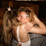 Jennifer Weist Instagram - Very good! Very good! Yeah! Auf den Bildern seht ihr was passiert, wenn man sich traut, aus seiner Comfortzone auszubrechen. Als @lolaweippert mich zu ihrem Geburtstag eingeladen hat, konnte ich mir erst nicht vorstellen, 5 Tage mit 25 mir völlig fremden Menschen zu verbringen. Jetzt bin ich sehr froh, mich getraut zu haben. Ich durfte viele tolle Leute kennenlernen, tiefgründige Gespräche führen und neue Erfahrungen sammeln, die ich ohne diese Reise wahrscheinlich nie gemacht hätte. (Wenn ihr die Möglichkeit habt, probiert unbedingt mal Lach-Yoga aus 😂) Ich danke allen, die dabei waren für die schöne Zeit, vor allen Dingen natürlich Lola für die Einladung und @muenchmax für die schönen Fotos ❤️🙏🏼