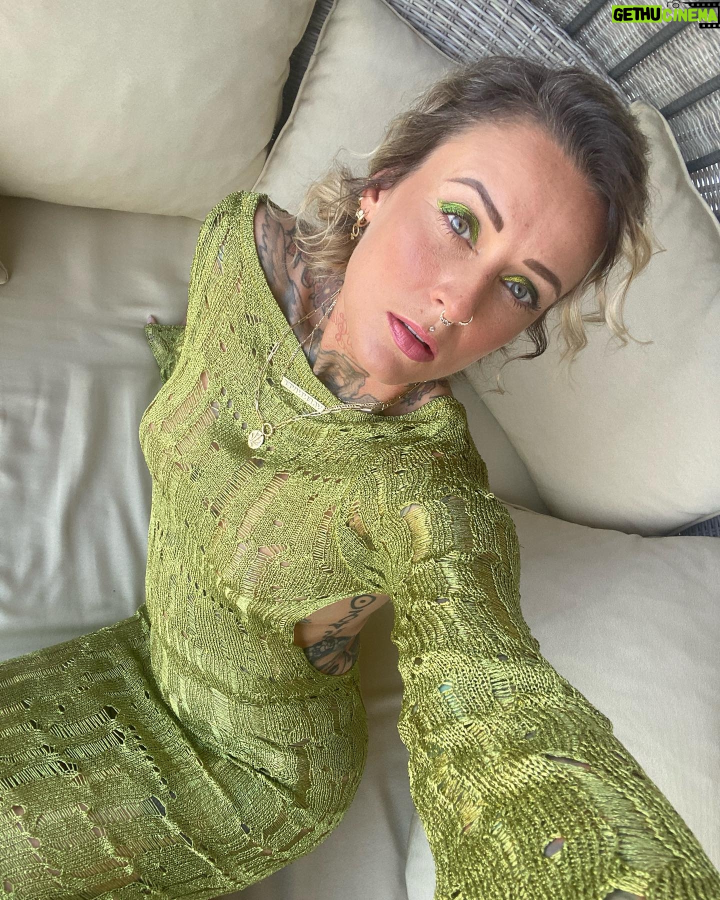 Jennifer Weist - 7.4K Likes - 💚💚💚
Die besten Komplimente kommen von Frauen! @lolaweippert war gestern meine hypewoman - danke 🙏🏼❤️
👗: @jadedldn
💄: @danessa_myricks