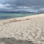 Jennifer Weist Instagram - Very good! Very good! Yeah! Auf den Bildern seht ihr was passiert, wenn man sich traut, aus seiner Comfortzone auszubrechen. Als @lolaweippert mich zu ihrem Geburtstag eingeladen hat, konnte ich mir erst nicht vorstellen, 5 Tage mit 25 mir völlig fremden Menschen zu verbringen. Jetzt bin ich sehr froh, mich getraut zu haben. Ich durfte viele tolle Leute kennenlernen, tiefgründige Gespräche führen und neue Erfahrungen sammeln, die ich ohne diese Reise wahrscheinlich nie gemacht hätte. (Wenn ihr die Möglichkeit habt, probiert unbedingt mal Lach-Yoga aus 😂) Ich danke allen, die dabei waren für die schöne Zeit, vor allen Dingen natürlich Lola für die Einladung und @muenchmax für die schönen Fotos ❤️🙏🏼