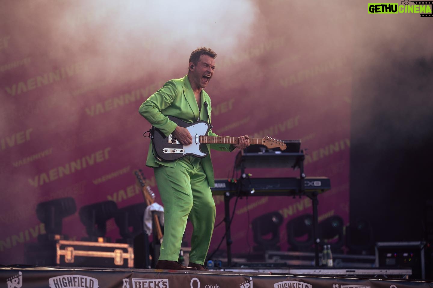 Jennifer Weist - 14K Likes - „Nur 50% Konzert, aber dafür 200% Energie!“
Danke für eure Geduld! Ich hoffe es dauert nicht wieder 10 Jahre bis wir uns wiedersehen!
Liebe geht raus ans @highfieldfstvl ❤️
📸: @harlotssyndicate