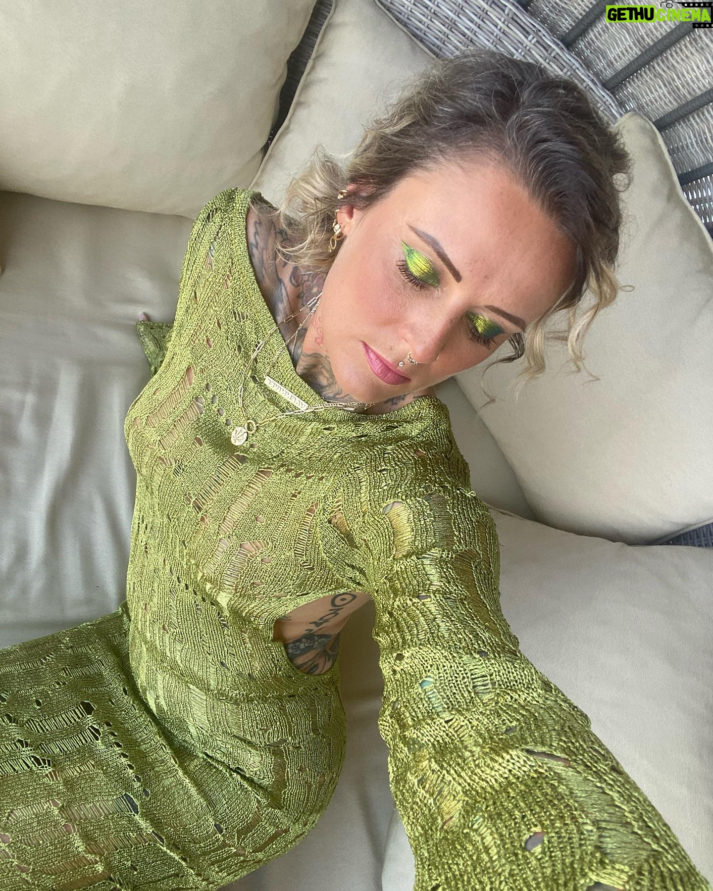 Jennifer Weist Instagram - 💚💚💚 Die besten Komplimente kommen von Frauen! @lolaweippert war gestern meine hypewoman - danke 🙏🏼❤️ 👗: @jadedldn 💄: @danessa_myricks