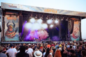 Jennifer Weist Instagram - „Nur 50% Konzert, aber dafür 200% Energie!“

Danke für eure Geduld! Ich hoffe es dauert nicht wieder 10 Jahre bis wir uns wiedersehen! 

Liebe geht raus ans @highfieldfstvl ❤️ 

📸: @harlotssyndicate