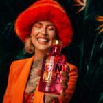 Jennifer Weist Instagram - GIN IVER by Yaenniver Mein eigener und euer neuer Lieblingsgin, jetzt exklusiv über den Link in meiner Bio bestellen oder direkt am Merchandise Stand auf meiner „Nackt auf Tour“ mitnehmen 🧡💕