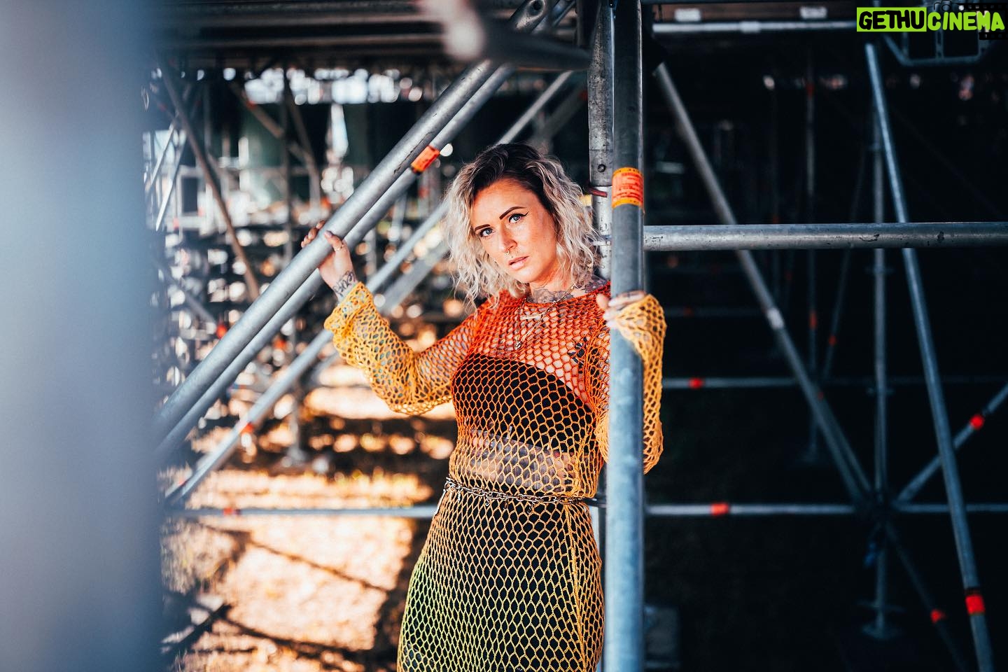 Jennifer Weist Instagram - Es ist mal wieder soweit, ich kann meine Frisur nicht mehr sehen. Etwas Neues muss her - Schnitt UND Farbe! In zwei Wochen habe ich einen Friseurtermin, was denkt ihr wird es? 📸: @harlotssyndicate