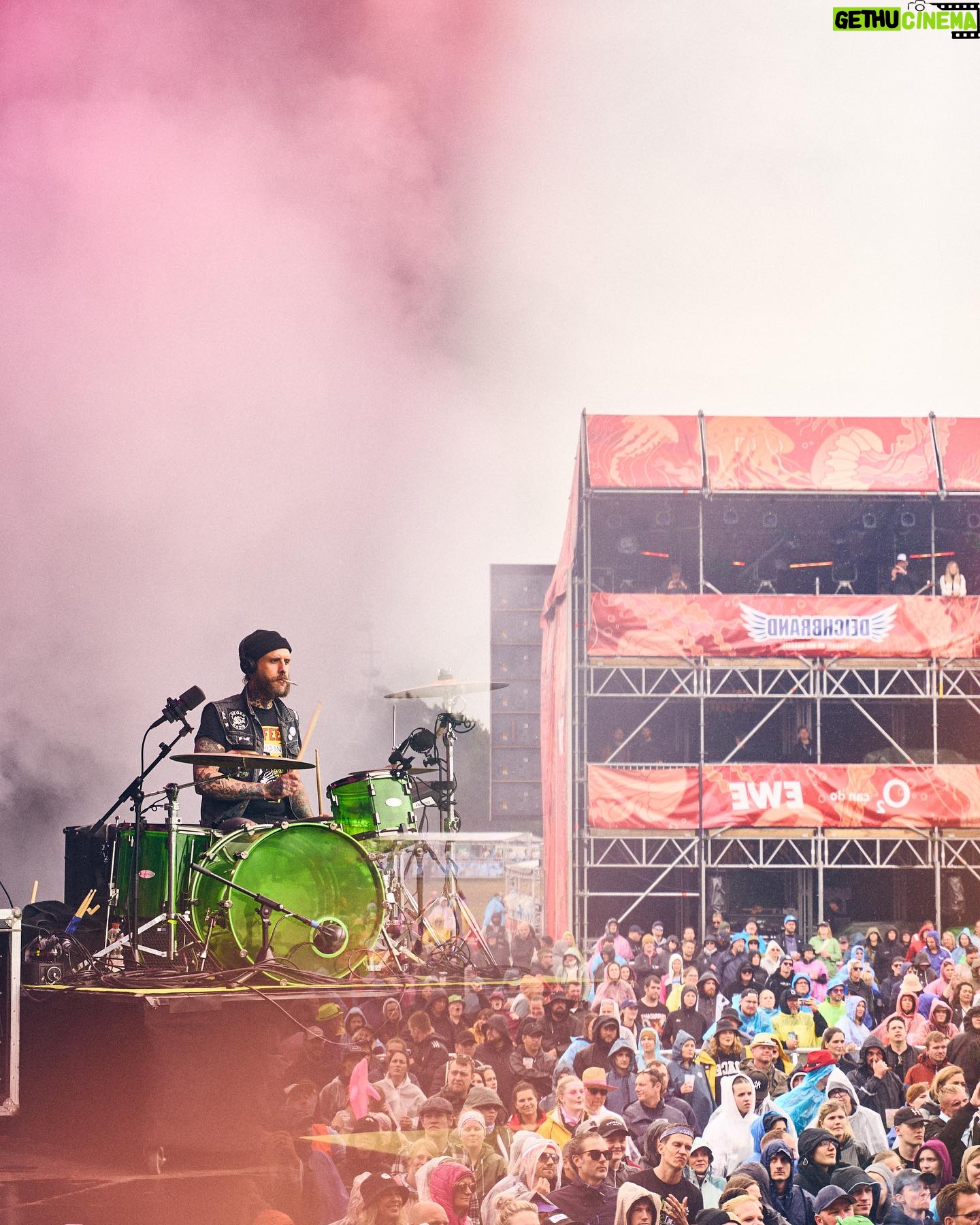 Jennifer Weist - 7.9K Likes - Für alle, die bis jetzt noch nie darauf geachtet haben, wieviele weibliche Acts auf ihrem Lieblings-Festival vertreten sind, sollten heute mal in meine Story schauen 💕
📸: @lutzmichen