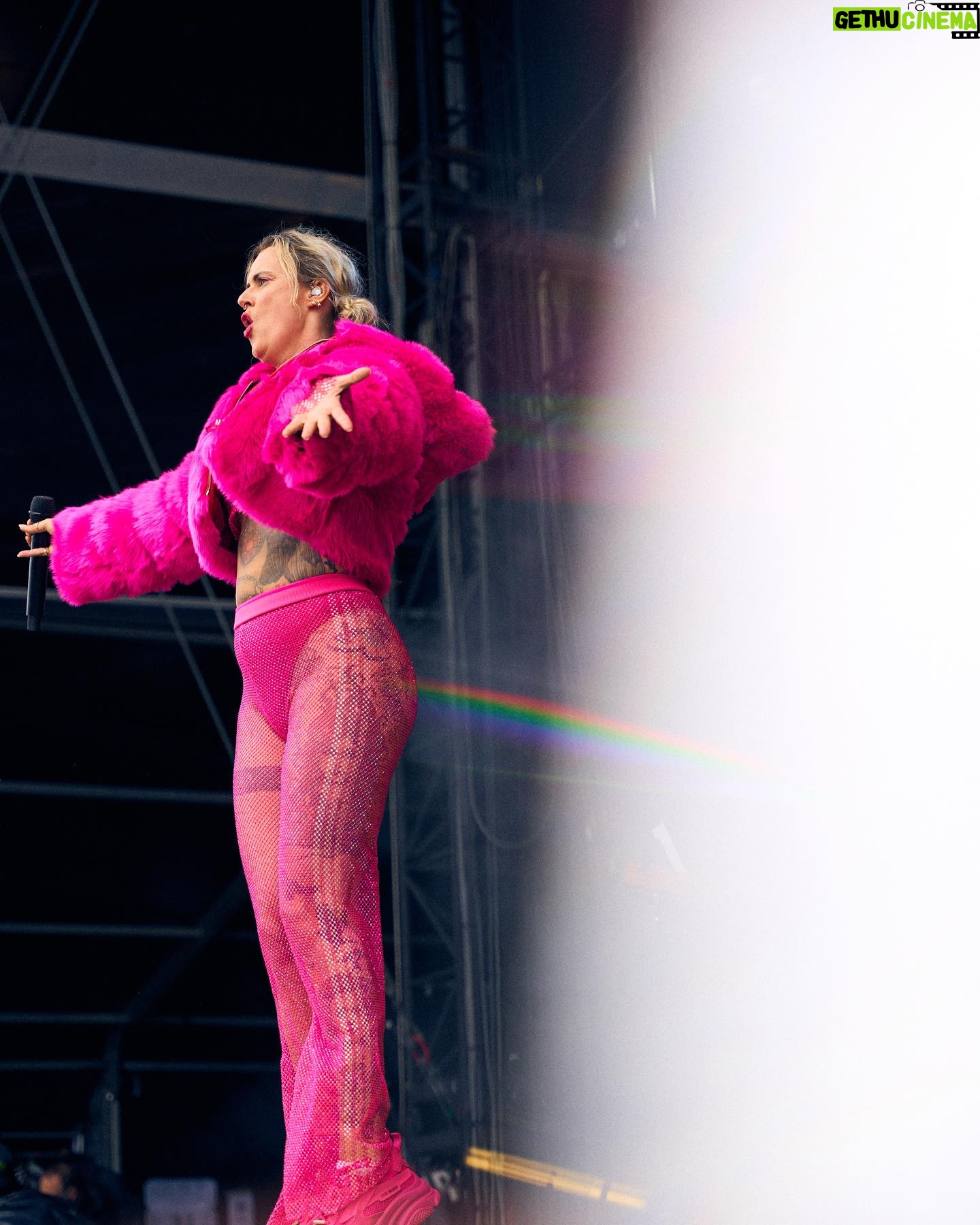 Jennifer Weist - 7.9K Likes - Für alle, die bis jetzt noch nie darauf geachtet haben, wieviele weibliche Acts auf ihrem Lieblings-Festival vertreten sind, sollten heute mal in meine Story schauen 💕
📸: @lutzmichen