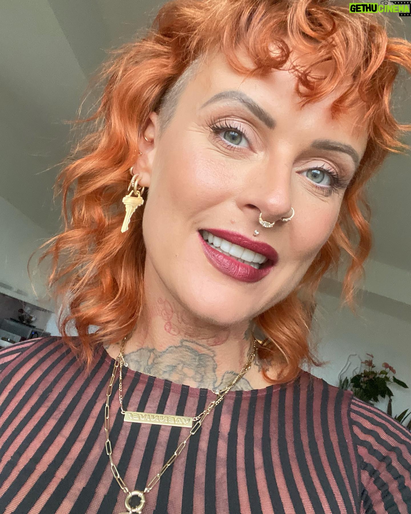 Jennifer Weist - 16K Likes - Leute der Herbst ist da. Und wenn ich Herbst sage, meine ich mich ❤️🔥
