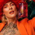 Jennifer Weist Instagram - GIN IVER by Yaenniver Mein eigener und euer neuer Lieblingsgin, jetzt exklusiv über den Link in meiner Bio bestellen oder direkt am Merchandise Stand auf meiner „Nackt auf Tour“ mitnehmen 🧡💕