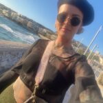 Jennifer Weist Instagram – In den letzten zwei Wochen hatte ich mein Handy nur selten in der Hand. Ich hatte aber auch wichtigere Dinge zu tun. Die meiste Zeit habe ich nackt am Pool gelegen, gelesen, gegessen, Wein und Gin getrunken, Katzen gestreichelt und Sonnenuntergänge angeschaut. Die schönsten Momente habe ich gar nicht festgehalten, sondern einfach nur genossen. Sollten wir alle sehr viel mehr tun.