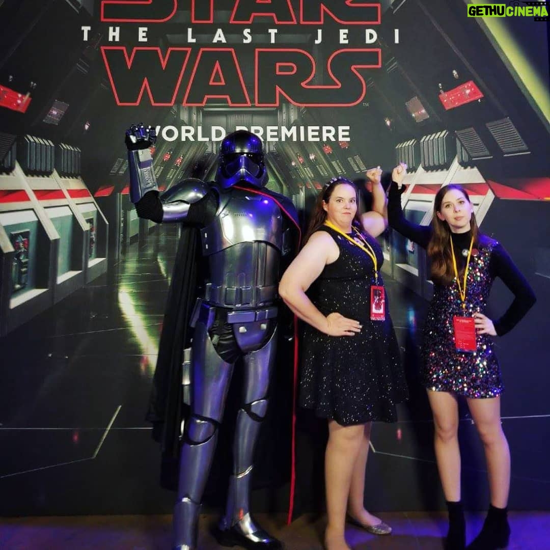 Jenny Nicholson - 1.2K Likes - This photo is old but I just realized walkaround Phasma will now be a Disney Parks rare-char, and she was pretty hard to meet before