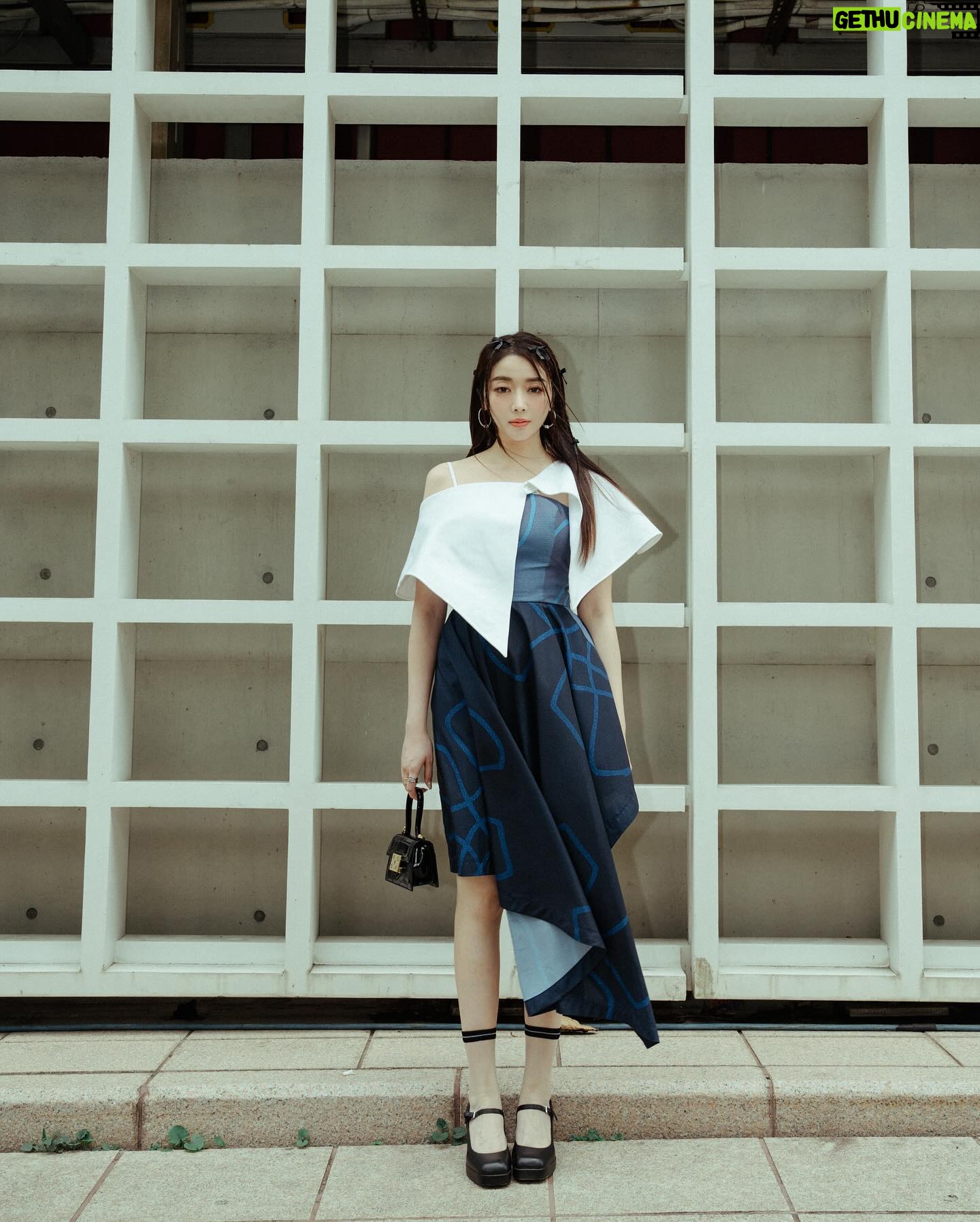 Jenny Cheng Instagram - @huangdamur @damur.fashion 「沒有什麼是不可能的,只有你敢想與不敢想。」 Outfit @huangdamur Jewelry @bulgari Bag @rosak_official Hair @signs0303 Makeup @90jollymakeup Photographer @rockykao456 #DAMUR #AW24TPEFW #taipeifashionweek