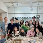 Jenny Cheng Instagram - 🥰 我完成了晨熙生產前的願望 就是吃私廚之首「喜相逢」✨ 最喜歡跟喜歡的朋友一起吃飯 一起吃美食聊天是最幸福的事了 祝福晨熙下週生產小龍女平安👧 喜相逢也是我第三度來訪 每一道菜真的都是功夫菜！ 從小菜就好吃到不行～～ 皮蛋豆腐、麻辣素雞、檸檬苦瓜 從小菜就讓我們筷子停不下來！ 老闆孫哥的菜融合了上海菜和西餐 蝦子用一整瓶勃艮第白葡萄酒料理 再加入大蒜香菜和奶油調味～～ 做出中西融合的新高度！蝦子香甜可口😋 每一道都好喜歡但能讓我一直添不停的 就是桂花芙蓉魚翅炒飯～滿滿松葉蟹跟魚翅 再淋上他們自己特製辣醬又香又辣有夠好吃 還有一吃就難忘的喜相逢「蔥油拌麵」 看似平凡卻超級不平凡的麵！ 麵又細又Q彈吸附滿滿的蔥油 超滑順一口接一口真的停不下來 菜色真的太多！只能上傳部分菜色 每次來喜相逢都吃好飽好滿足好幸福 許願⭐️希望今年我能再訂到位子再來品嚐 下一次想吃看看喜相逢的自製臭豆腐🥹