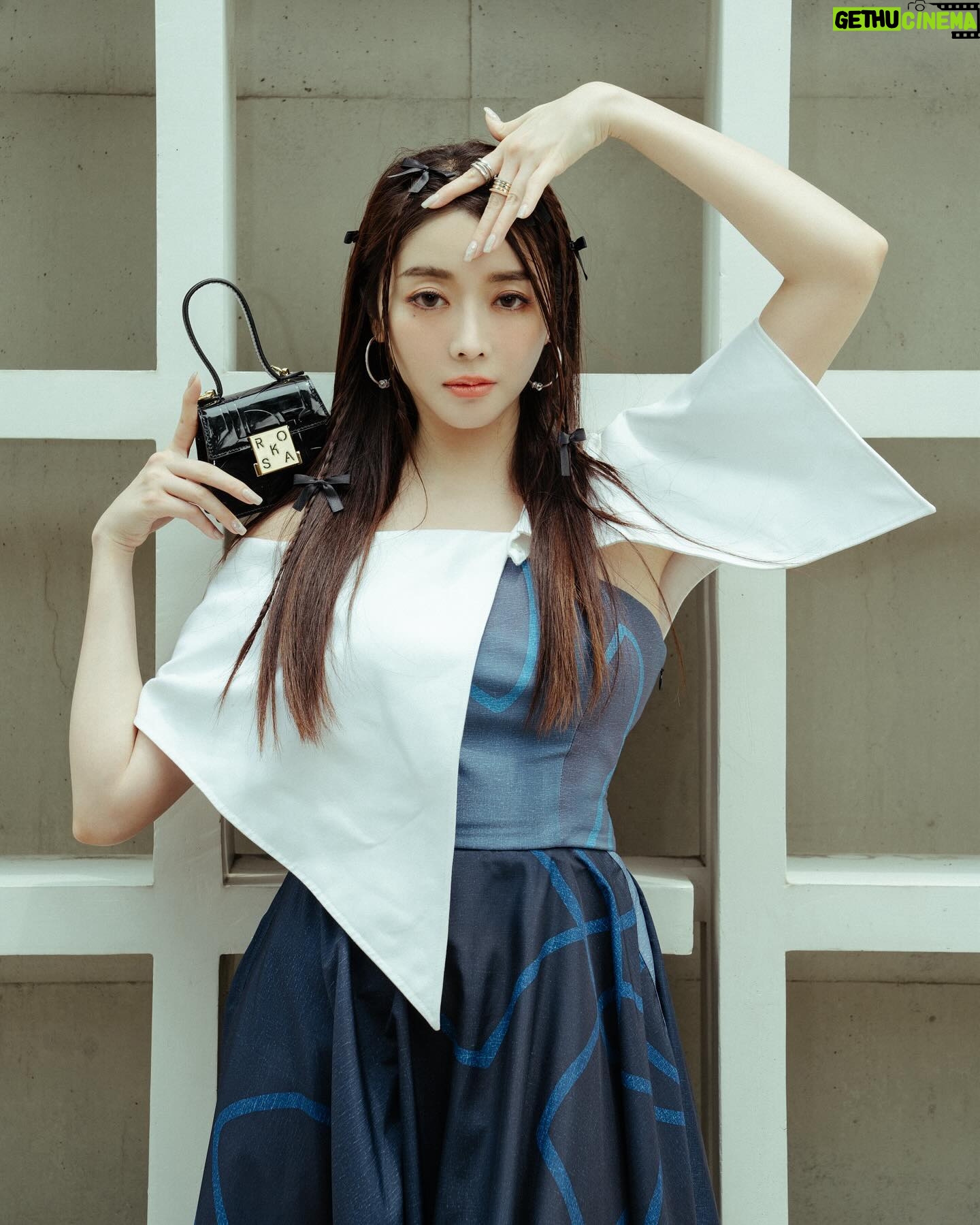 Jenny Cheng Instagram - @huangdamur @damur.fashion 「沒有什麼是不可能的,只有你敢想與不敢想。」 Outfit @huangdamur Jewelry @bulgari Bag @rosak_official Hair @signs0303 Makeup @90jollymakeup Photographer @rockykao456 #DAMUR #AW24TPEFW #taipeifashionweek