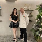 Jenny Cheng Instagram - 🥰 時間給了誰 心就給了誰 時間很寶貴我只給重要的人 喜歡這樣沒有壓力的姐妹聚會 4個女孩一起吃美食聊天輕鬆自在 這一次M&Co菜色真的很驚艷很喜歡 完全感覺到日本師傅的職人精神 每道菜好美也吃的到主廚對料理的用心 真的是儀式感十足的一家餐廳🍴 最後的咖喱飯真的是最高❤️有夠好吃 餐後跟日本料理長稍微用日文聊了一下 他說他自從來到台灣就不想回日本了哈 謝謝他住在台灣才有機會吃到美味料理 PS. 這家餐廳是member制度的 所以要訂要跟著是member的人來喔 #M&CO