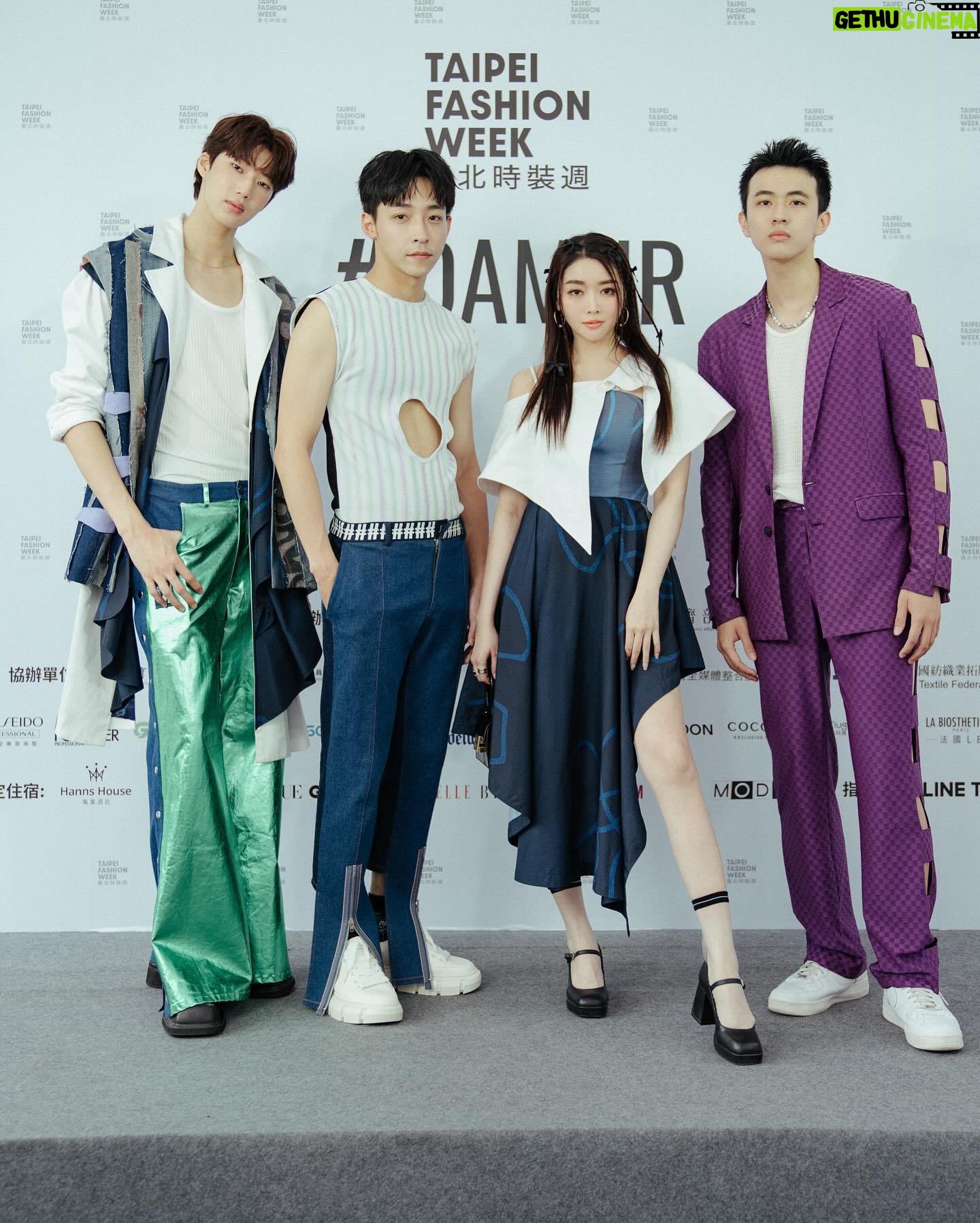 Jenny Cheng Instagram - @huangdamur @damur.fashion 「沒有什麼是不可能的,只有你敢想與不敢想。」 Outfit @huangdamur Jewelry @bulgari Bag @rosak_official Hair @signs0303 Makeup @90jollymakeup Photographer @rockykao456 #DAMUR #AW24TPEFW #taipeifashionweek