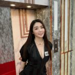 Jenny Cheng Instagram - Monday不blue 讓我用我的笑容融化你吧 第一張經紀人很懂拍耶😆 不管昨天如何就把今天過好 把握每個當下活在每個當下 今天錄影我真的很受幸運女神眷顧 一直以來在工作上我一直是幸運的 支持著我的你們就是我的小幸運❤️ 謝謝低調帥的金鐘主持人/主委的照顧 開玩笑的方式讓我有多一點畫面的機會☺️ #tvshow #錄影 #全民星攻略