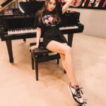 Jenny Cheng Instagram – 🖤🩷15 年前的傳奇鞋款 
Nike Air Max 1「The Grand Piano」 復刻上市
剛好是我最愛的顏色black & pink 怎麼能不收藏

@phantaci_06 @nike
#PHANTACIXNIKE #PHANTACI
#JAYCHOU #PHANTACIXNIKE #PHANTACI18