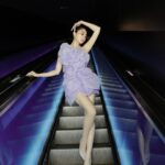 Jenny Cheng Instagram - 💜 謝謝Jasmine Galleria的邀請 讓我看到那麼精彩的時裝秀展演 這次秀的主題是「多肉植物的繽紛與生命力」 而我化身多肉植物來參加充滿生命力的視覺盛宴 當時裝秀一展開彷彿走進了一個wonderland 隨著燈光、音樂以及專業舞者們的表演 彷彿置身於一個充滿活力的奇幻世界裡 很榮幸自己可以穿上時裝秀的第一套禮服出席 每套禮服都美的不可思議像是童話故事才會出現般 很喜歡主理人說的話「多肉植物堅韌有生命力」 「多肉植物也能長出屬於自己的花朵」 我們每個人都能成為屬於獨一無二的花朵 Dress @jasmine_galleria_taipei Jewelry @bulgari Higheels @bluebelltw @jimmychoo Makeup @90jollymakeup Hairstyle @wiwi.chang_makeup Photographer @rockykao456 Jasmine Galleria Taipei 手工訂製婚紗禮服 #JASMINEGALLERIA #2024CoutureCollection #Fashion