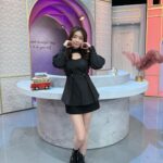 Jenny Cheng Instagram - 🖤 今晚9點女人我最大見 好久沒在螢幕前說日文了 曾經在早稻田交換學生一年 很開心我的日文到現在還沒忘 也因為會日文讓我有更多工作機會 主持了旅遊節目還當了觀光大使🥰 每次去日本我都是家人跟朋友的小翻譯 穿著在東京買的衣服～日本女孩一波👧 日本語は難しいですが、 一生懸命勉強しているつもりです。 皆様ご指導よろしくお願いします。 ありがとうございました♪ ジェニーでした。