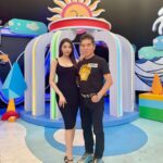 Jenny Cheng Instagram - 😎 昨天難得跟爸爸一起上節目～ 爸爸特別從澳洲改機票提前回來 還和爸爸一起穿父女裝出席錄影 爸爸感冒還沒好還是陪著我很感動 我之前感冒咳到喉嚨傷到喉嚨微沙啞 看到爸爸就知道我的氣場是遺傳到誰了吧 大部分男生看到我是真的都不敢靠近我😅 我的外表可能就不是台灣男生喜歡的類型 雖然我外表比較高冷型但內在是溫暖的 只有很熟識的人才能看到我可愛的一面 我的高冷只是一個保護自己的面具😌 爸爸常常說要遇到彼此喜歡的很不容易 要好好把握～要好好珍惜相遇的緣分 不要只在乎自己的工作～忽略了感情 我都會說我相信緣份是我的跑不掉的 志玲姐姐42歲結婚～我們要正能量 不要為了結婚而結婚～要嫁給對的人 那個怎樣都不會離開我緊握我手的人 那個眼裡心裡只有我只愛我的那個人 也謝謝爸爸總是這麼關心我疼愛我❤️ 很期待節目播出雖然這次狀態不佳😂 #錄影 #同學來了