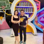 Jenny Cheng Instagram - 😎 昨天難得跟爸爸一起上節目～ 爸爸特別從澳洲改機票提前回來 還和爸爸一起穿父女裝出席錄影 爸爸感冒還沒好還是陪著我很感動 我之前感冒咳到喉嚨傷到喉嚨微沙啞 看到爸爸就知道我的氣場是遺傳到誰了吧 大部分男生看到我是真的都不敢靠近我😅 我的外表可能就不是台灣男生喜歡的類型 雖然我外表比較高冷型但內在是溫暖的 只有很熟識的人才能看到我可愛的一面 我的高冷只是一個保護自己的面具😌 爸爸常常說要遇到彼此喜歡的很不容易 要好好把握～要好好珍惜相遇的緣分 不要只在乎自己的工作～忽略了感情 我都會說我相信緣份是我的跑不掉的 志玲姐姐42歲結婚～我們要正能量 不要為了結婚而結婚～要嫁給對的人 那個怎樣都不會離開我緊握我手的人 那個眼裡心裡只有我只愛我的那個人 也謝謝爸爸總是這麼關心我疼愛我❤️ 很期待節目播出雖然這次狀態不佳😂 #錄影 #同學來了