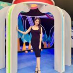 Jenny Cheng Instagram - 😎 昨天難得跟爸爸一起上節目～ 爸爸特別從澳洲改機票提前回來 還和爸爸一起穿父女裝出席錄影 爸爸感冒還沒好還是陪著我很感動 我之前感冒咳到喉嚨傷到喉嚨微沙啞 看到爸爸就知道我的氣場是遺傳到誰了吧 大部分男生看到我是真的都不敢靠近我😅 我的外表可能就不是台灣男生喜歡的類型 雖然我外表比較高冷型但內在是溫暖的 只有很熟識的人才能看到我可愛的一面 我的高冷只是一個保護自己的面具😌 爸爸常常說要遇到彼此喜歡的很不容易 要好好把握～要好好珍惜相遇的緣分 不要只在乎自己的工作～忽略了感情 我都會說我相信緣份是我的跑不掉的 志玲姐姐42歲結婚～我們要正能量 不要為了結婚而結婚～要嫁給對的人 那個怎樣都不會離開我緊握我手的人 那個眼裡心裡只有我只愛我的那個人 也謝謝爸爸總是這麼關心我疼愛我❤️ 很期待節目播出雖然這次狀態不佳😂 #錄影 #同學來了