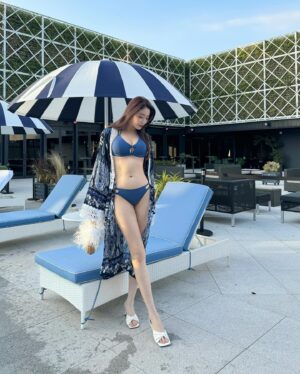 Jenny Cheng Instagram - Hi April
有多少人在情人節
說出動人的謊言
就有多少人會在愚人節
用開玩笑的口吻說出真心話
今天就為自己勇敢一次吧
有些真心話需有足夠勇氣才能說出口
有些幸福只要一點點退縮就會永遠錯過
祝福大家愚人節快樂～告白成功😆

謝謝 @lemeridientaichung 李方艾美酒店🥰
直接愛上這裡的無邊境游泳池～透明的泳池
以為自己在海外度假⛱️真的太愜意了美如畫

🏨 @lemeridientaichung 
👙 @vodaswimasia
📷 @cinny0530