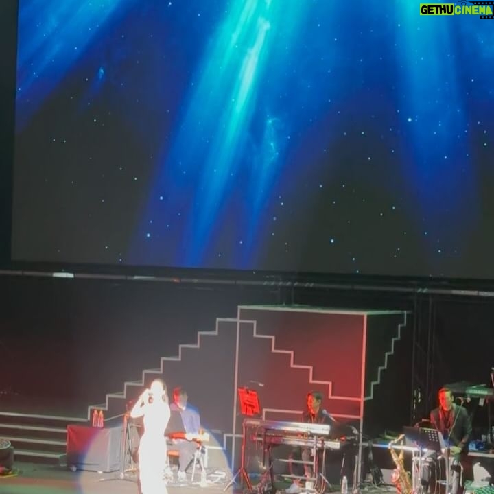 Jenny Cheng Instagram - 🥰 @shenniolin 林芯儀姐演唱會大成功 很開心能參與姐20年來的第一場演唱會 芯儀姐太美了😍在台上閃閃發光✨ 聽到好多芯儀的經典歌曲🎵 終於現場聽到道聽途說、以後以後 我的天~~真的太好聽了!!! 不管唱中文英文還是台語耳朵都懷孕了 姐的厲害之處就是能把情感唱進歌裡 完全唱到我們心坎裡~瞬間眼眶泛紅🥹 我們秒化身迷妹迷弟瘋狂鼓掌尖叫😆 非常謝謝 @boris.tsai 的邀請~ 謝謝芯儀姐讓我們幸福滿滿一整晚❤️