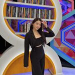 Jenny Cheng Instagram - 🖤 Monday不blue 晚上歡笑一下吧 被包包蒙蔽雙眼的女人們大集合❤️ 女人到底有多瘋狂買包～各種荒謬故事 我當天喉嚨痛在現場笑到肚子好痛⋯ 接到通告邀請時我還說我真的還好耶 Re完故事後才知道原來我也是瘋女子🤪 但我來了這集後確認～我不是最瘋的那位 我們今晚9點36頻道～中天綜合台見喔😉 #tvshow #錄影 #同學來了