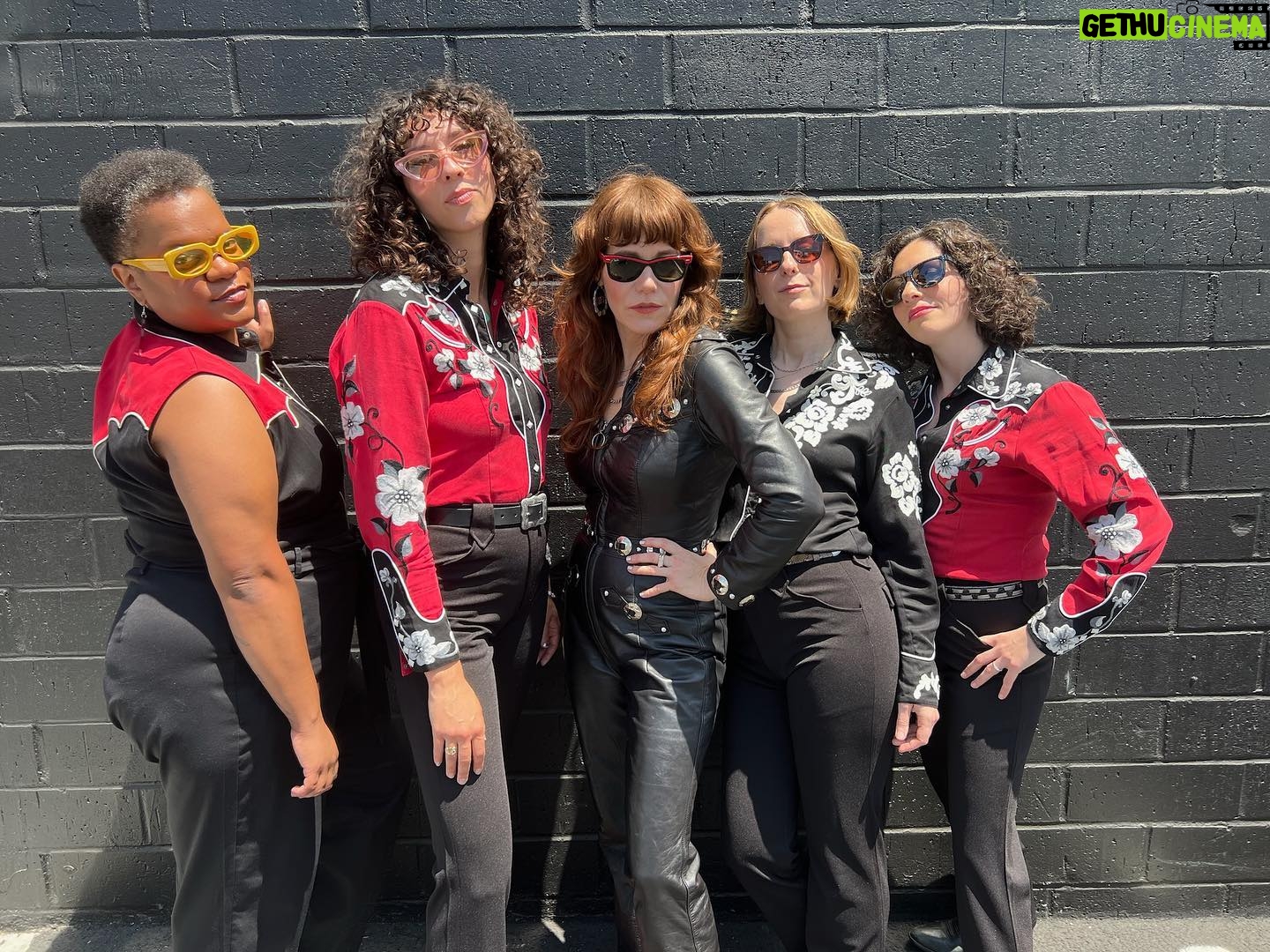 Jenny Lewis Instagram - JOY’ALL @megbrittcole @iamjessnolan @ryanmadora @nicolelawrence___ 📸 by @vanessaredd_n