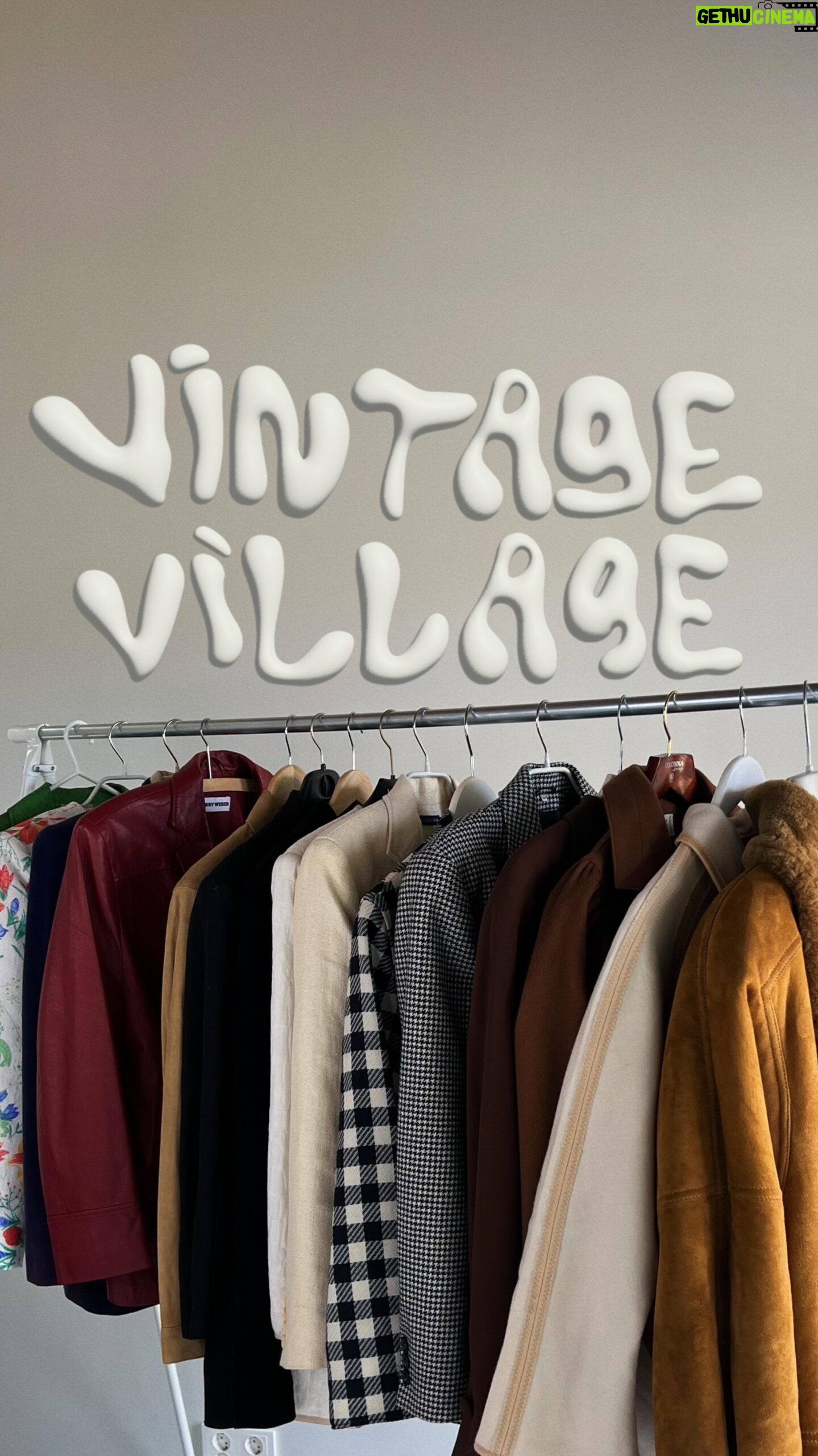 Jenny Skavlan Instagram - Reklame♻️ 14. og 15. september fylles vikingskipet på Hamar med bruktskatter når Norges beste på gjenbruk inntar Fæbrikstad og Vintage Village! Sjekk ut @faebrikstad kontoen, der kommer info om alle årets utstillere, foredragsholdere og mye mer! Vi er så stolte og gira over alle folka som skal bidra til årets festival! 🐦pssssssssssst!! Søndag 21.april fyller Fæbrik fire år og vi feirer med 2 for 1 på festivalpass den dagen! Begrenset antall billetter så vær kjapp. Faebrik.no der altså. 🏃🏼🏃🏾♀️🏃🏽♂️💨