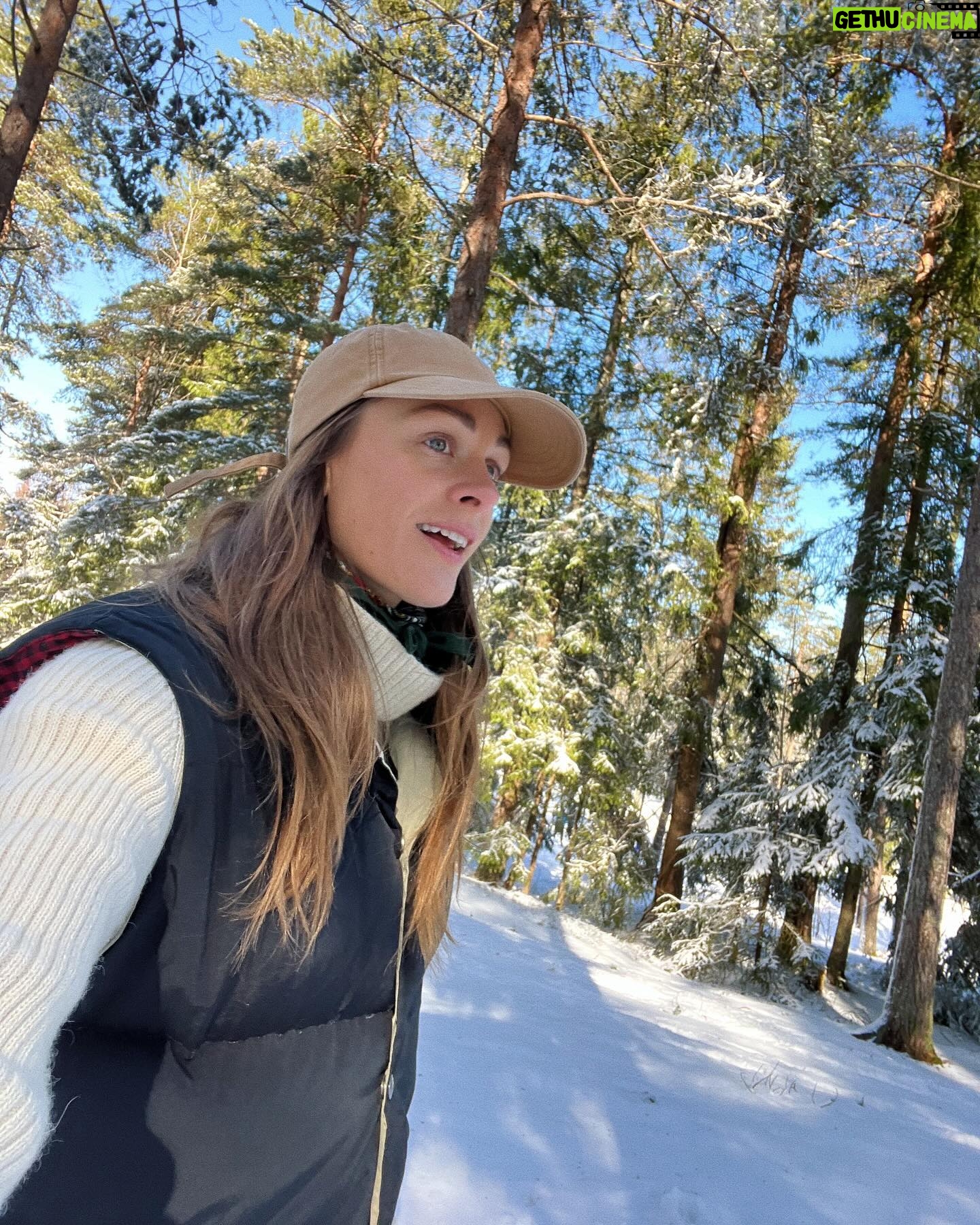 Jenny Skavlan Instagram - @rebmoe har sluppet låt om soverommet sitt på soverommet sitt og skogen var fin i helgen.