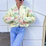 Jenny Skavlan Instagram - Reklame💛🌼 Fæbrik sitt ferskeste mønster #Amélie sydd av et Laura Ashley sengeteppe fra 80-tallet! ♻️ Mønster på faebrik.no og video av hvordan den sys steg for steg finner du på @jointhefaebrik 🪡✂️ #faebrikamélie