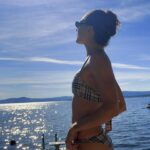 Jenny Skavlan Instagram - Bikini sydd av gammel burberry topp- møt Oslofjorden. Dere kommer til å henge mye sammen fremover. 🌊💦