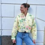 Jenny Skavlan Instagram - Egenreklame 💛Amélie er det perfekte syprosjektet i påsken! 💛 Her- en påskegul variant sydd av et gammelt Laura Ashley sengeteppe fra 80-tallet!♻️ Jakken er nybegynnervennlig og er perfekt å sy av gamle pledd og sengetepper! Mønster på faebrik.no Video av hvordan den sys ligger litt nedi feeden på @jointhefaebrik ! 🐣GOD PÅSKE!🐣