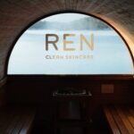 Jenny Skavlan Instagram - Reklame🌊 Nydelig start på dagen med @renskincarenorge på @pust.lifestyle 🌊 Everhydrate serien til REN gir masse fukt og passer til sensitiv hud💦