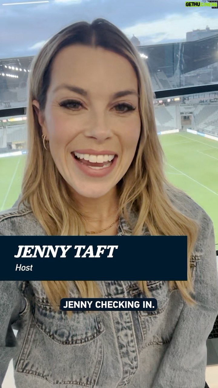 Jenny Taft Instagram - So excited for the DIRECTV @holidaybowl! It’s going to be a great matchup between the Cardinals and Trojans. Who’s going to come out on top?