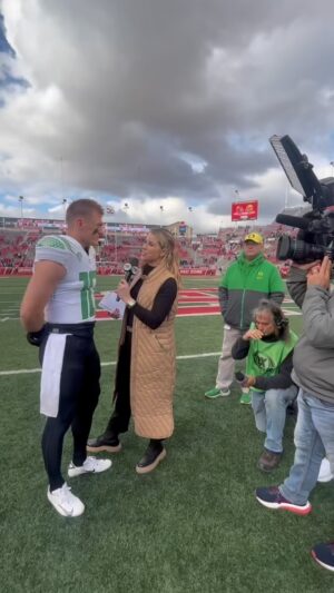 Jenny Taft Instagram - Day in the life as a CFB sideline reporter! 🏈

#cfb #sports #sidelinereporter #college