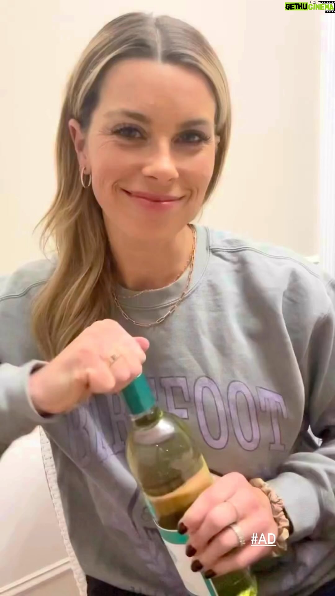 Jenny Taft Instagram - #ad One of my favorite things to do throughout football season is enjoy @barefootwine with friends and family while putting together a meat and cheese board. Wings are on the way! Literally the perfect pairing, this is my go to for Sunday Funday and the Holiday season! #BarefootNFL #nfl