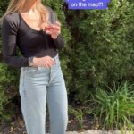 Jenny Taft Instagram – #ad NFL tailgate conversations lately … in our football era with @barefootwine ! #BarefootNFL #NFL