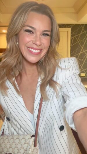 Jenny Taft Instagram - Lunch fit in Vegas. 💙 #ootd