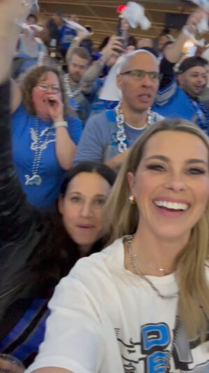 Jenny Taft Instagram - Haven’t attended a football game as a “fan” in forever and I was blown away by the atmosphere at Ford Field. Seeing the Lions win today was so fun and refreshing!

When people ask me what I love most about my job it’s always about telling the incredible stories of these athletes. So fun to cheer for players I covered while in college — on both teams — Aidan Hutchinson, Amon-Ra St. Brown, Jared Goff, Veta Vea, Baker Mayfield … 

Congrats @detroitlionsnfl! And enjoy this Detroit! 

PS - y’all know I love my MN Vikings just enjoyed this one as a football fan happy for the city of Detroit! 🙃