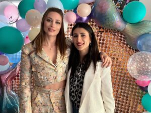 Jennyfer Chachat Instagram - #publicité 𝗷’𝗮𝗶 𝗱𝗲𝘀 𝗮𝗺𝗶𝘀 𝗲𝗻 𝗼𝗿 𝗺𝗲𝗿𝗰𝗶 𝗽𝗼𝘂𝗿 𝗰𝗲𝘁𝘁𝗲 𝗺𝗮𝗴𝗻𝗶𝗳𝗶𝗾𝘂𝗲 𝘀𝗼𝗶𝗿é𝗲 𝗽𝗮𝘀𝘀é 𝗮𝘃𝗲𝗰 𝘃𝗼𝘂𝘀 𝗷𝗲 𝗺𝗲 𝘀𝘂𝗶𝘀 𝗿é𝗴𝗮𝗹é𝗲 ! @mrt.fiona @alex_matp1 @lewylea @__a.bbie.__ @mae_melier et ma mounette qui m´a bien aider @mariepaulechachat 

Grand merci à mes sponsors qui ont permis à cet événement d’être grandiose! 

𝐃é𝐜𝐨𝐫𝐚𝐭𝐢𝐨𝐧 𝐝𝐞 𝐟ê𝐭𝐞 : @sheinfrance_ @sheinofficial 
𝐂𝐨𝐝𝐞 𝐩𝐫𝐨𝐦𝐨: 𝐣𝐞𝐧𝐧𝐲𝐟𝐞𝐫𝐡𝐨𝐦𝐞 
-20% sur toute la catégorie maison du 20 mars au 10 avril. des coupons surprises de 50€ a gagner du mardi au samedi à partir de 19h. 

𝗧𝗿𝗮𝗶𝘁𝗲𝘂𝗿: @delices_et_nature 

𝗖𝗮𝗻𝗱𝘆 𝗯𝗮𝗿: @universdelagourmandise 
𝗖𝗼𝗱𝗲 𝗽𝗿𝗼𝗺𝗼: 𝗖𝗛𝗔𝗖𝗛𝗔𝗧𝟭𝟬 

𝗟𝗲 @bowlinggap 𝗾𝘂𝗶 𝗻𝗼𝘂𝘀 𝗼𝗻𝘁 𝗮𝗰𝗰𝘂𝗲𝗶𝗹𝗹𝗶 𝗺𝗲𝗿𝘃𝗲𝗶𝗹𝗹𝗲𝘂𝘀𝗲𝗺𝗲𝗻𝘁 𝗯𝗶𝗲𝗻 𝗽𝗼𝘂𝗿 𝗳𝗶𝗻𝗶𝗿 𝗹𝗮 𝘀𝗼𝗶𝗿é𝗲. (𝗟𝗲𝘀 𝗽𝗵𝗼𝘁𝗼𝘀 𝗱𝘂 𝗯𝗼𝘄𝗹𝗶𝗻𝗴 𝗮𝗿𝗿𝗶𝘃𝗲𝗻𝘁 𝗱𝗲𝗺𝗮𝗶𝗻 😘) 

#birthdayparty #SHEINLevelUp #SHEINHOME #saveinstyle #SHEINFrance #gap #candybar #traiteurgap #bowlinggap #influenceuses #amitiés #friends #bonbons