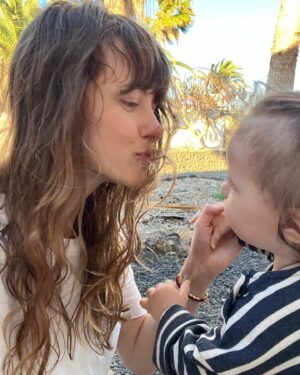 Jenovéfa Boková Instagram - 32 let na tomhle světě

Děkuju ti živote! I za to, že někdy pěkně zkoušíš co člověk vydrží, ale bez toho by byla nuda a člověk by stál na místě. ✌🏻❣️