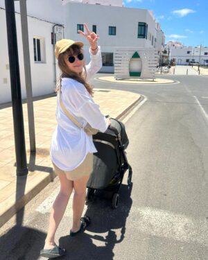 Jenovéfa Boková Instagram - 32 let na tomhle světě

Děkuju ti živote! I za to, že někdy pěkně zkoušíš co člověk vydrží, ale bez toho by byla nuda a člověk by stál na místě. ✌🏻❣️