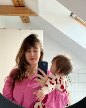 Jenovéfa Boková Instagram - .
S mojí malou rampepurdou je Valentýn každý den❤️

Nenechte se ale zmást instagramem. Dneska nám oběma emoce lítají nahoru-dolů. Už bylo několik slz, ale i úsměvů. Pomáhá nám vzájemné pochopení, že to dneska máme každá sama se sebou těžký 😅🙏🏻

Za pyžamka děkujeme @lindexofficial a @lindexofficialkids - #spolupráce #lindexkids