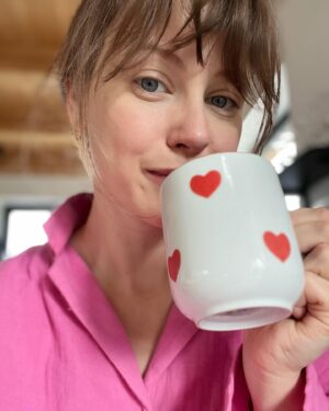 Jenovéfa Boková Instagram - .
S mojí malou rampepurdou je Valentýn každý den❤️

Nenechte se ale zmást instagramem. Dneska nám oběma emoce lítají nahoru-dolů. Už bylo několik slz, ale i úsměvů. Pomáhá nám vzájemné pochopení, že to dneska máme každá sama se sebou těžký 😅🙏🏻

Za pyžamka děkujeme @lindexofficial a @lindexofficialkids - #spolupráce #lindexkids