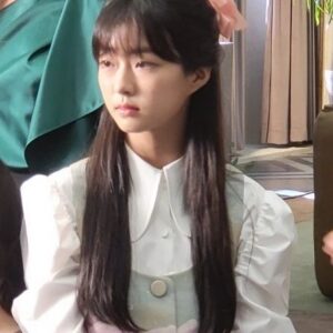Jeon Chae-eun Instagram - 포스터 찍는날 효린이 🌟 
#작은아씨들 
#박효린
#전채은
9월3일 9시 10분 첫방송
